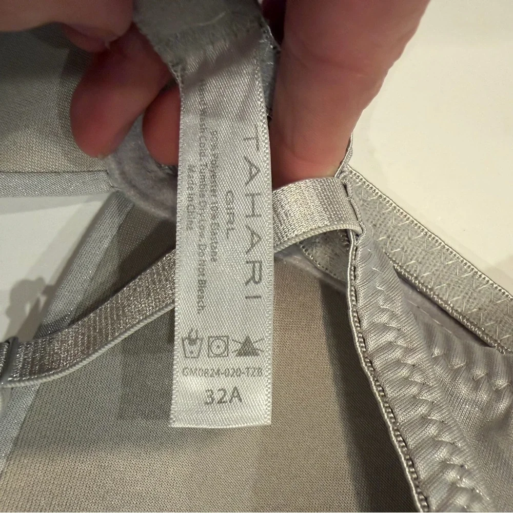 Tahari Gray Shimmery Underwire Bra 32A Smooth Minimal Neutral